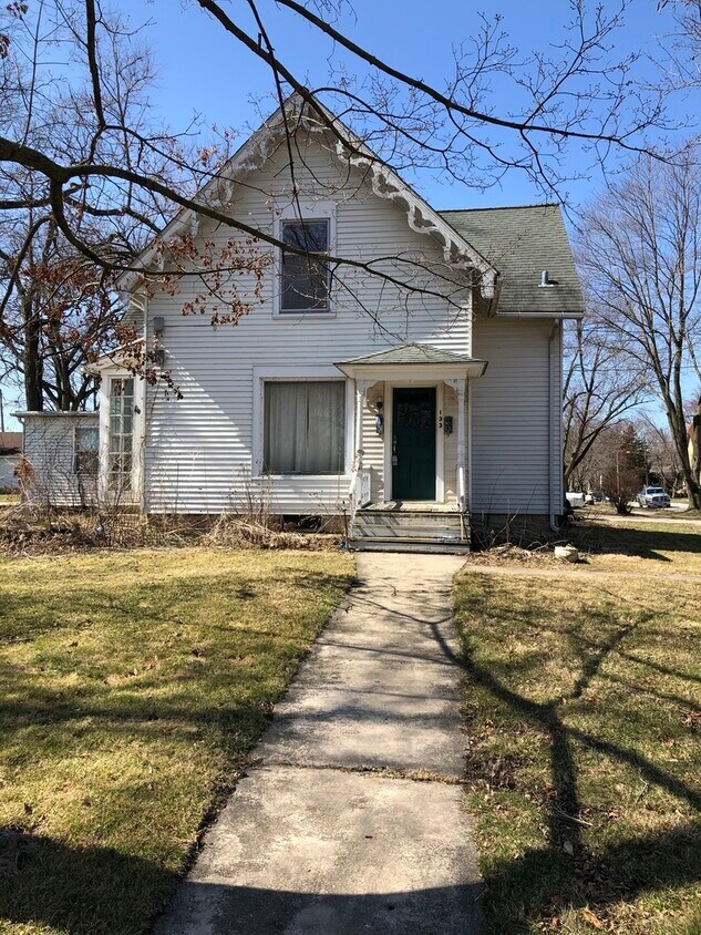 Primary Photo - 133 N Batavia Ave