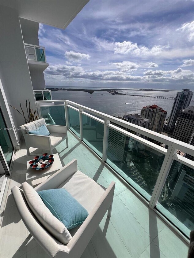 Foto del edificio - 950 Brickell Bay Dr