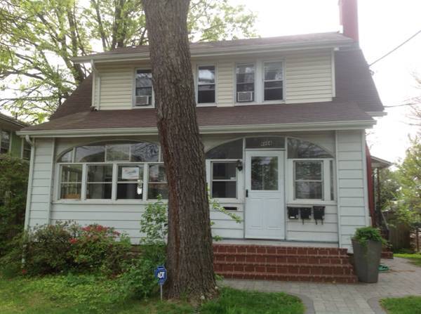 Frente - 6604 1st St NW