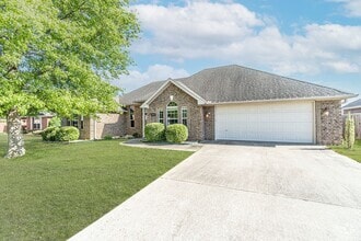 Building Photo - 4105 SW Slate Ln