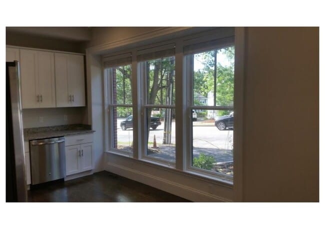 Foto del edificio - 2044 Beacon St