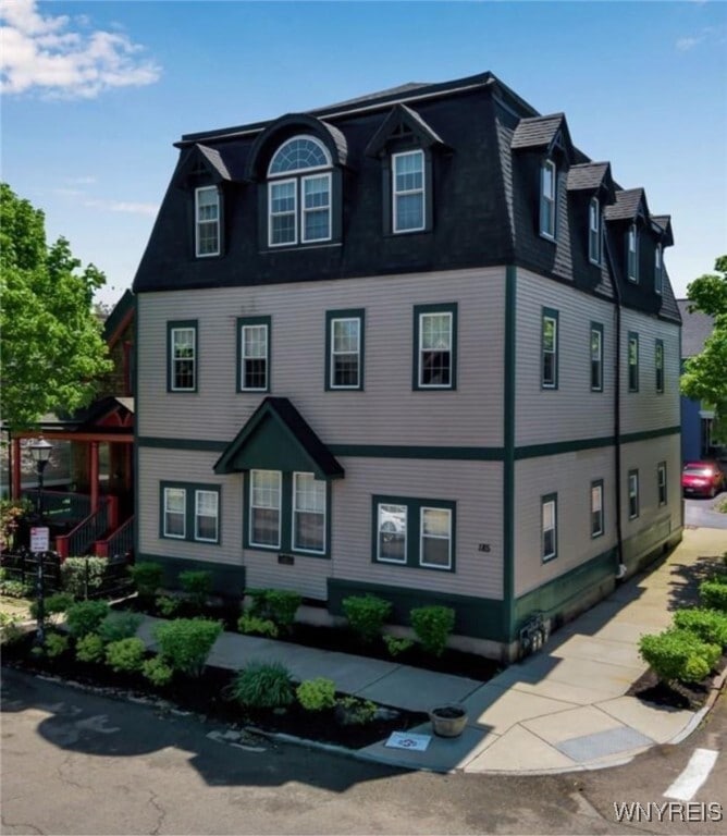 Primary Photo - 185 York St