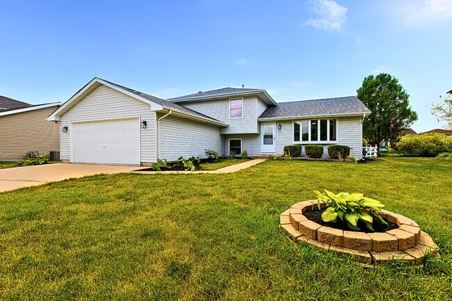 Building Photo - 1401 Benham Dr