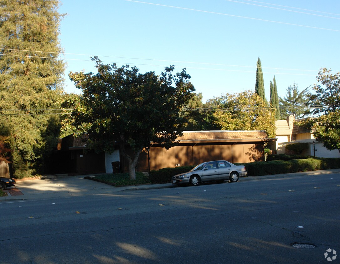 1940 Oak Grove Rd, Walnut Creek, CA 94598 Apartments in Walnut Creek