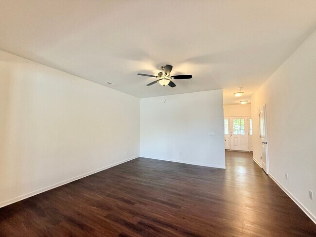 Building Photo - Excellent 3BD, 2.5BA Clayton Townhome Near...
