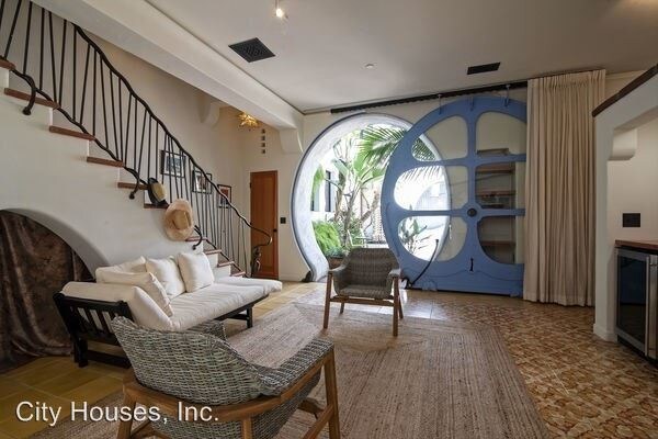 Building Photo - 2 br, 2 bath  - 225 East Cota St Unit 1