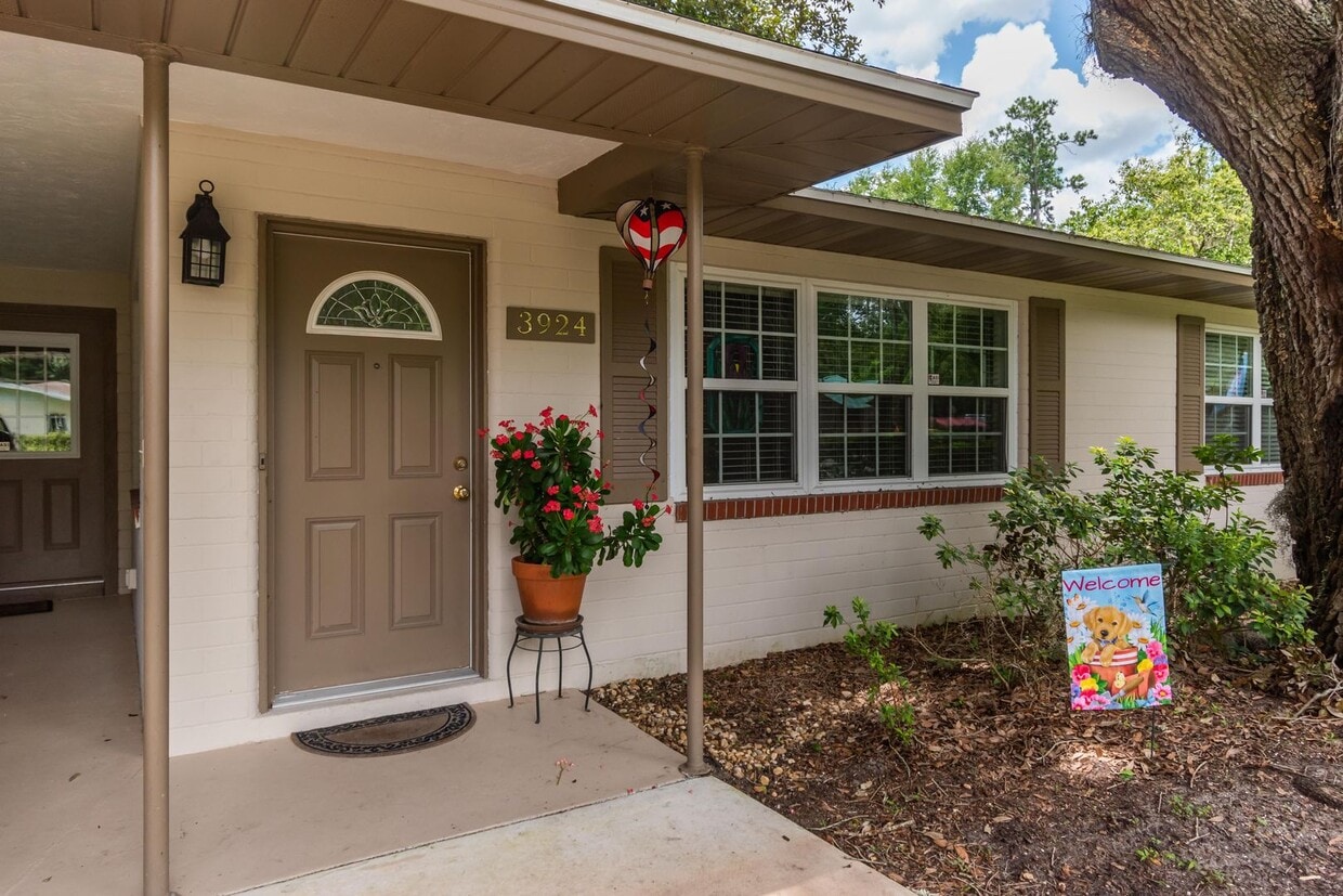 Beautiful Remodeled Home In Floral Park Neighborhood - Beautiful Remodeled Home In Floral Park Neighborhood