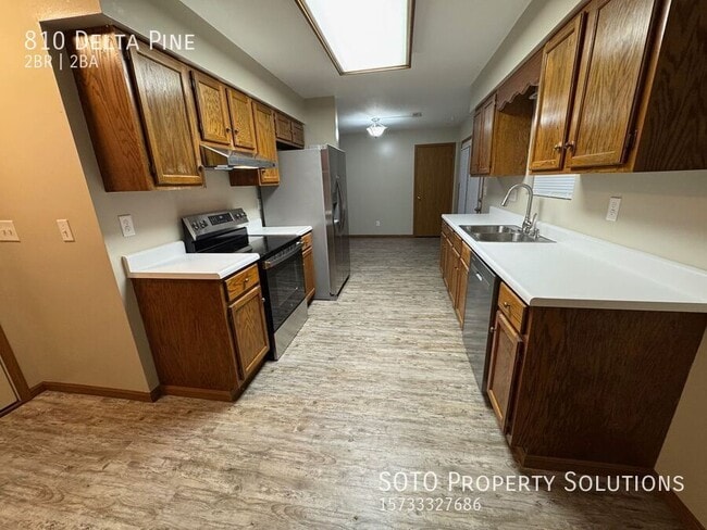 Building Photo - 810 Delta Pine