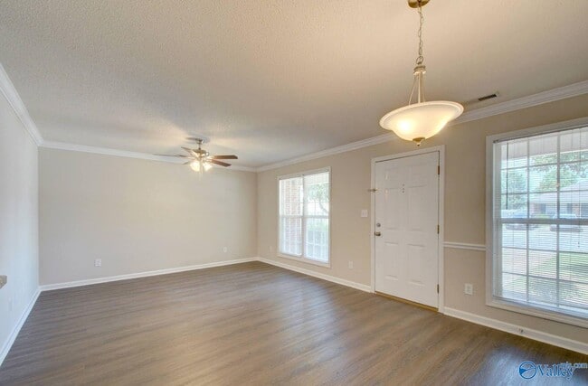 Foto del edificio - 120 Railroad Ridge Rd