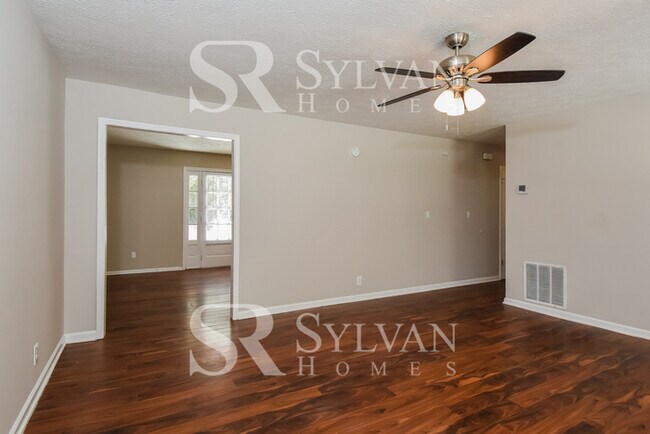 Building Photo - Feel right at home in this charming 3 bedr...