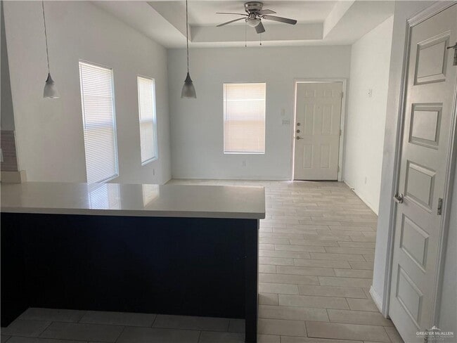 Building Photo - 16 Valeria St