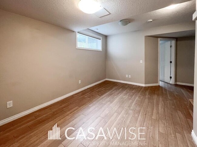 Building Photo - 11307-11379 79 Ave NW