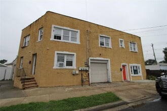 Building Photo - 215 Colonial Ave