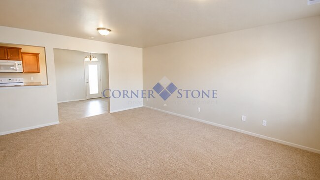 Foto del edificio - Spacious Home with Fenced Backyard!