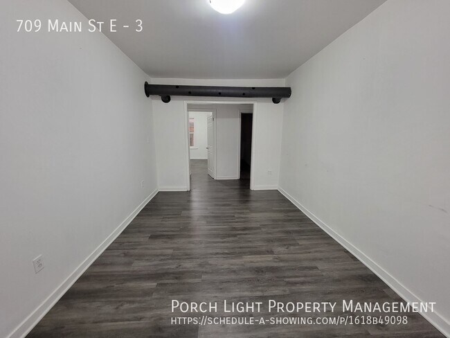 Photo du bâtiment - Main Floor, no stairs, private laundry and...