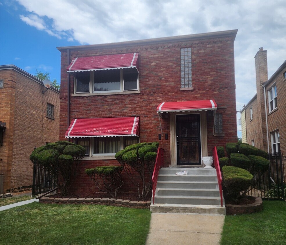 Primary Photo - 8725 S Harper Ave