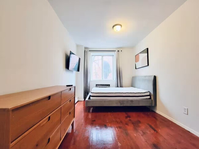 Foto del edificio - Furnished room/NOT APARTMENT