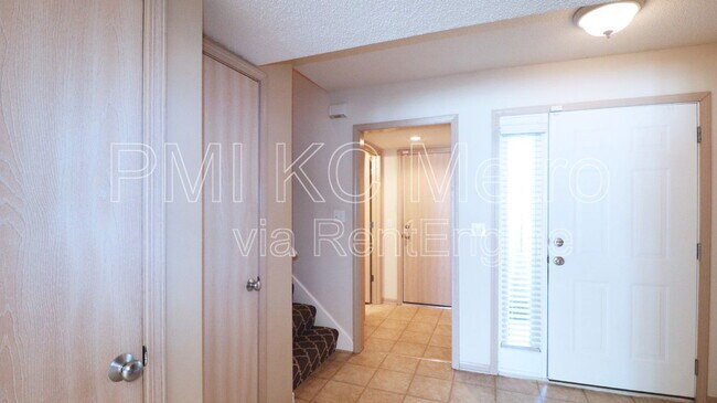 Foto del edificio - 8014 N Elmwood Ave