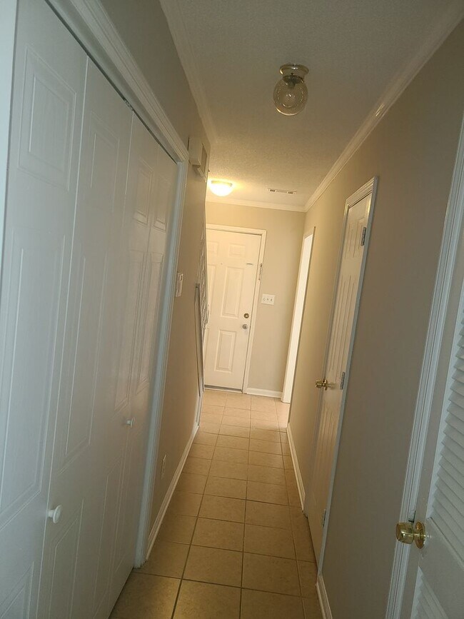 Foto del edificio - 8010 Woodlake Dr