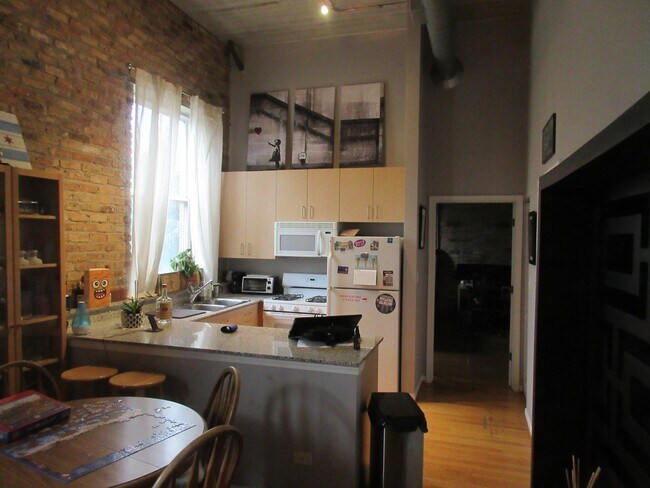 Foto del edificio - 1625 N Western Ave
