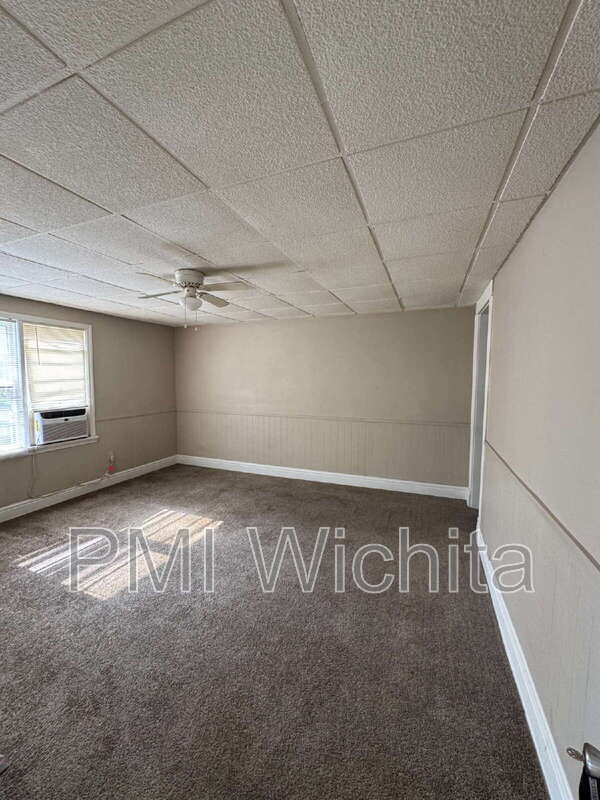 Foto del edificio - 1001 S Topeka St