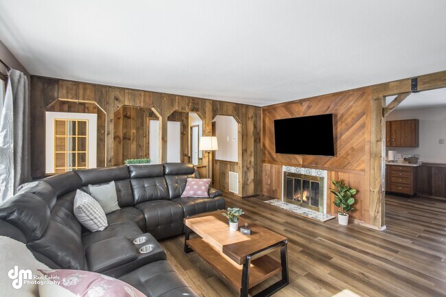 entrada y sala de estar - 1431 E Holland Ave