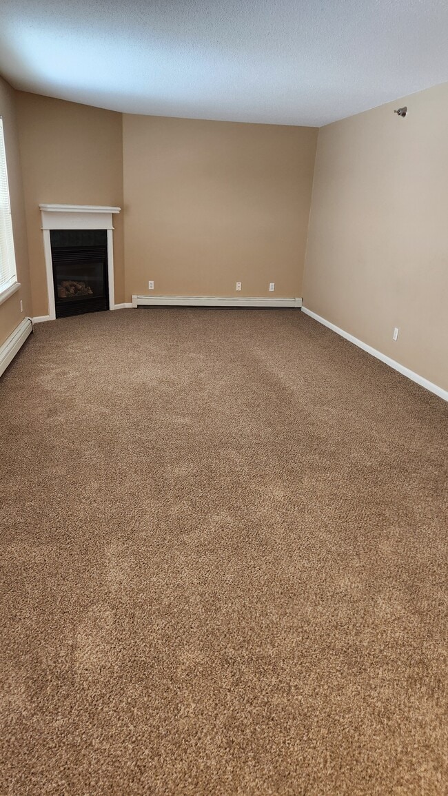 2B 1B Corner - Colonial Court