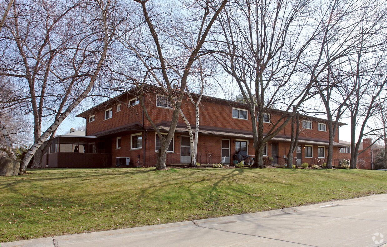 Building Photo - 2901 Chamberlain Rd
