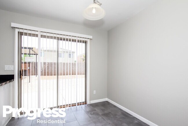 Foto del edificio - 12417 W Larkspur Rd