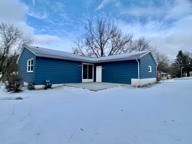 Building Photo - 6825 Putnam Rd
