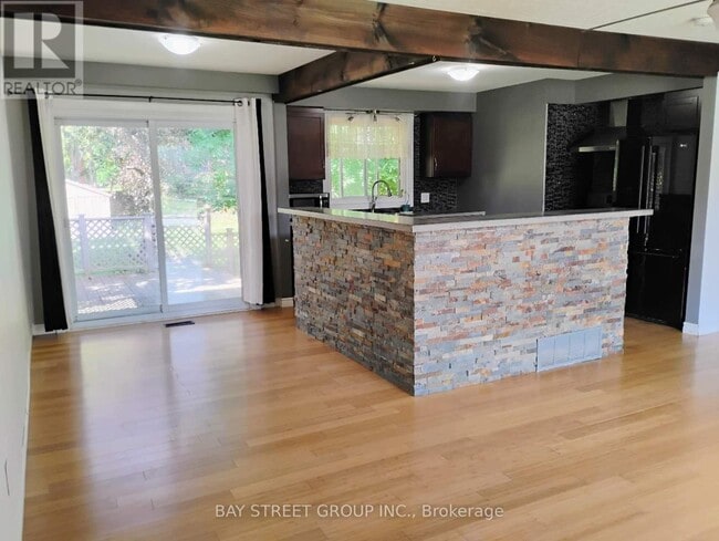 Building Photo - 418 Little Ave
