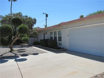 Primary Photo - 39220 Karen St