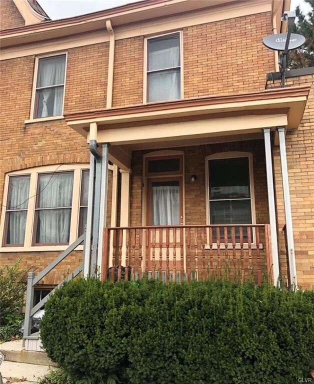 Building Photo - 802 Linden St