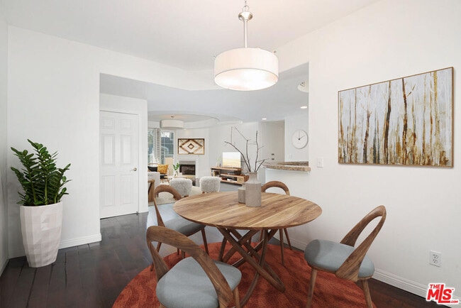 Foto del edificio - 4400 Cartwright Ave