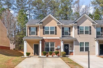 Building Photo - 2488 Piering Dr