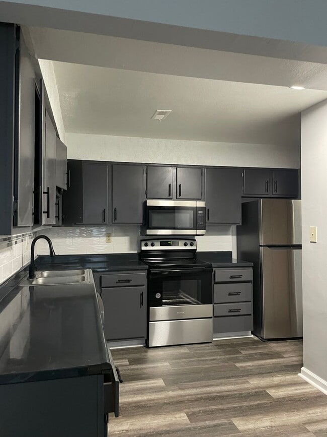 Building Photo - Bellagio West Living I