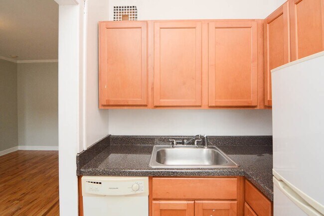 Foto del edificio - 744 W Belmont Ave