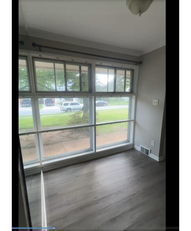 Dinning Room - 7504 June St