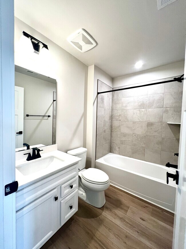 Foto del edificio - 32 Indian Field Ln