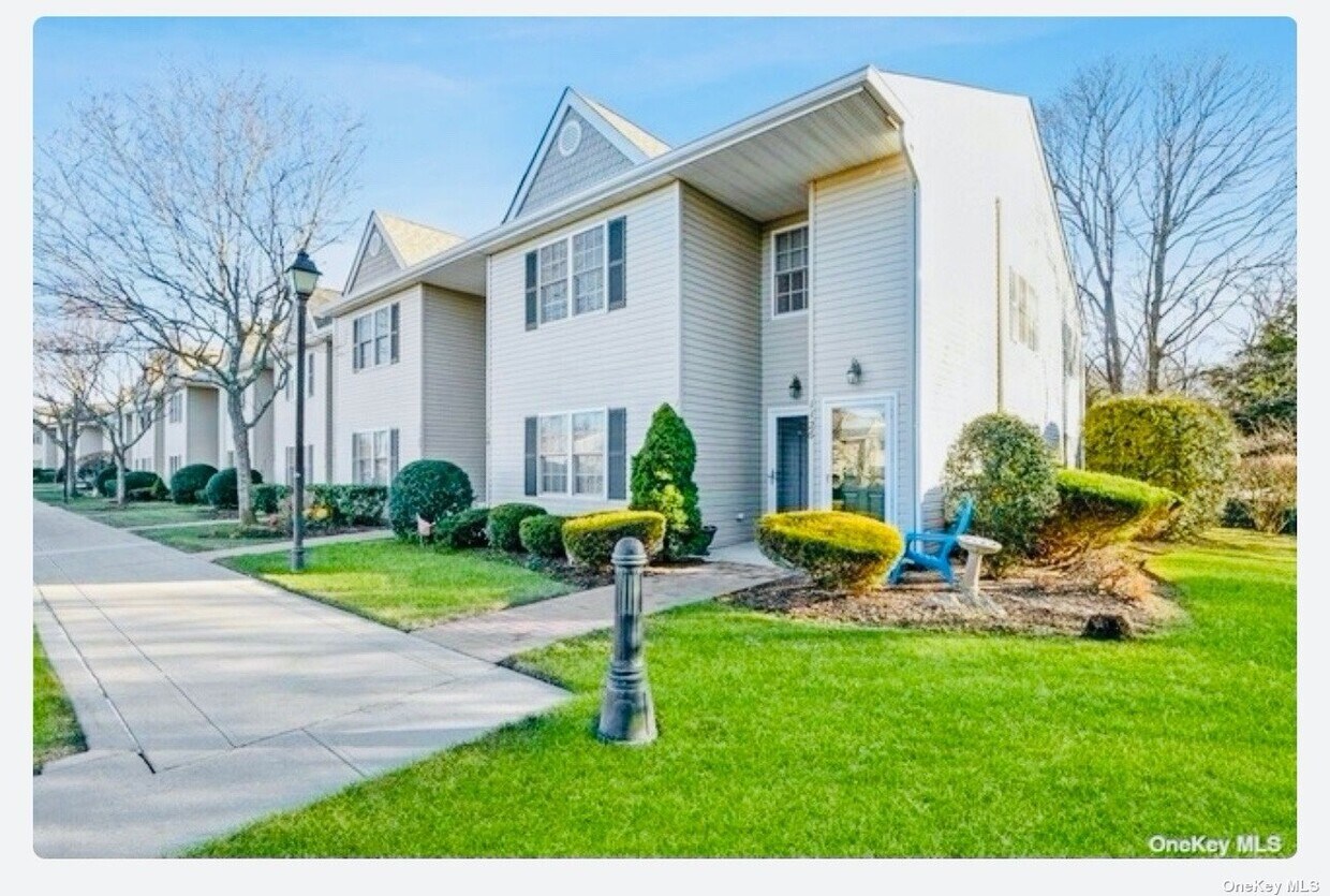 1126 Savoy Dr, Melville, NY 11747 Condo for Rent in Melville, NY