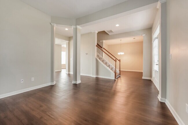Building Photo - 222 Monarch Village Way
