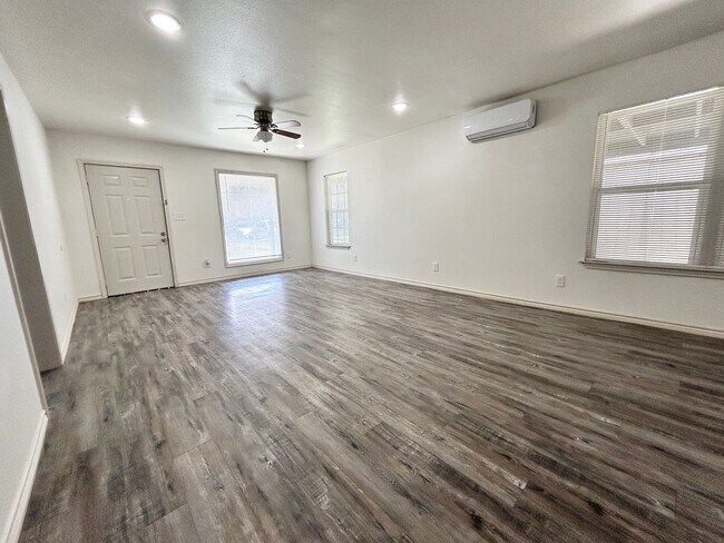 Foto del edificio - 3Bed/2Bath Home Available!