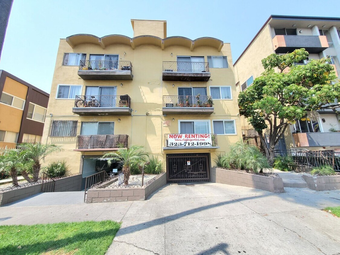 Primary Photo - 345 S Manhattan Pl