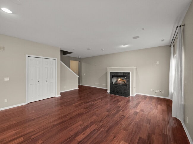 Building Photo - 3139 Camden Dr