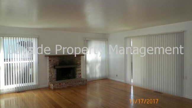 Building Photo - 481 Calle De La Mesa