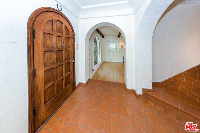 Building Photo - 1335 Moncado Dr