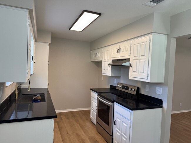 Building Photo - Modern Charm – 3 Beds, 2 Baths & More!
