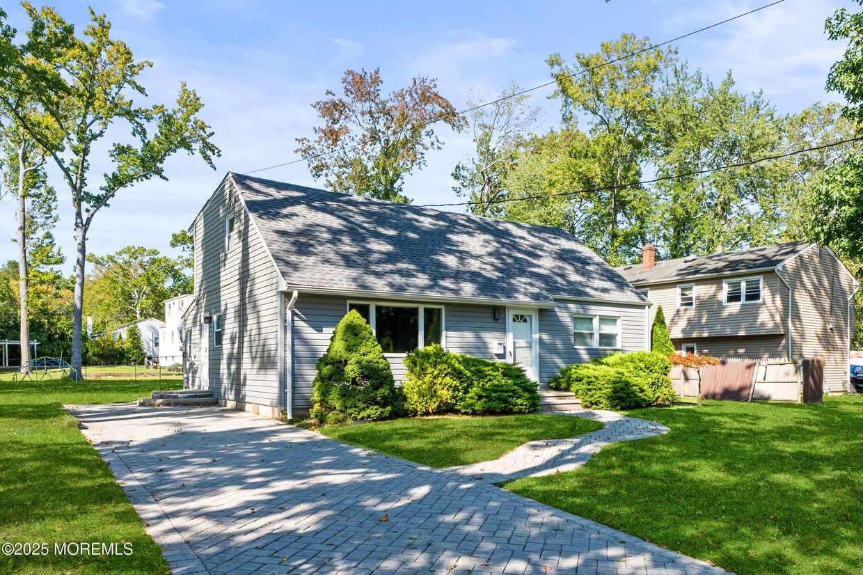 Primary Photo - 437 Redmond Ave