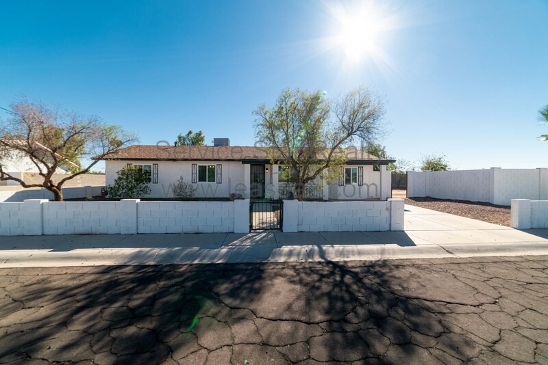 Foto principal - 1025 E 2nd St