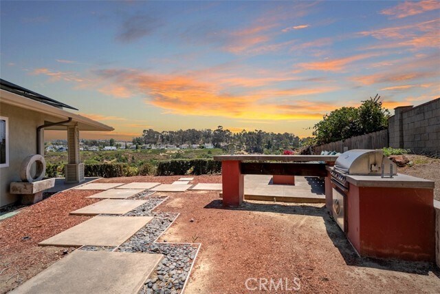 Foto del edificio - 23932 Flores Ave